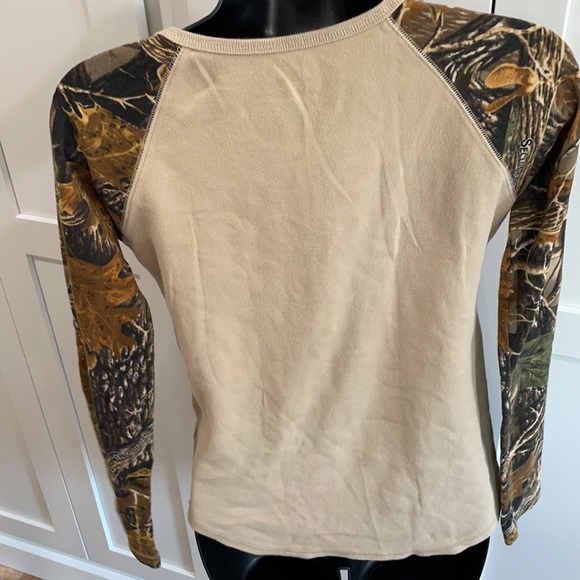 Cabela’s women’s small baseball tee - Picture 4 of 5